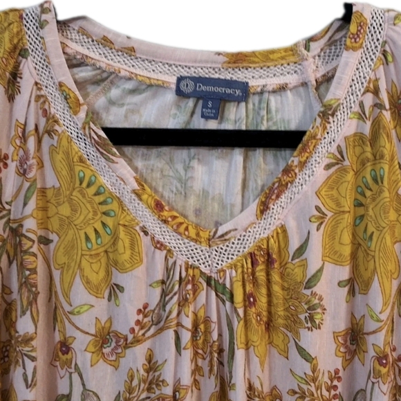 Democracy Blouse Women's Small Floral V-Neck Flowy Top Bohemian Peasant Gypsy - Picture 3 of 3